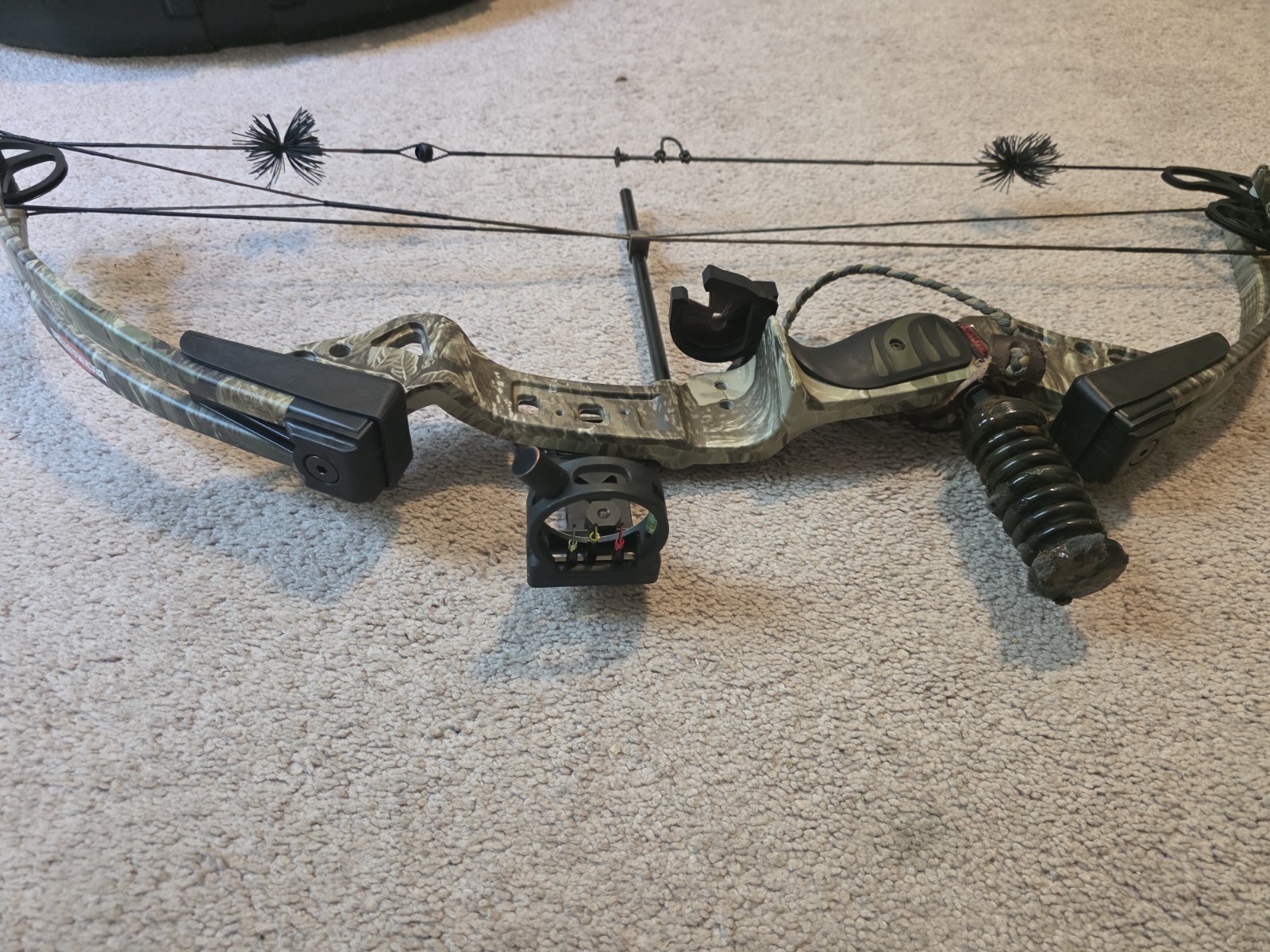 Buckmasters BTR RH Compound Bow 70lbs Pull DL 29"