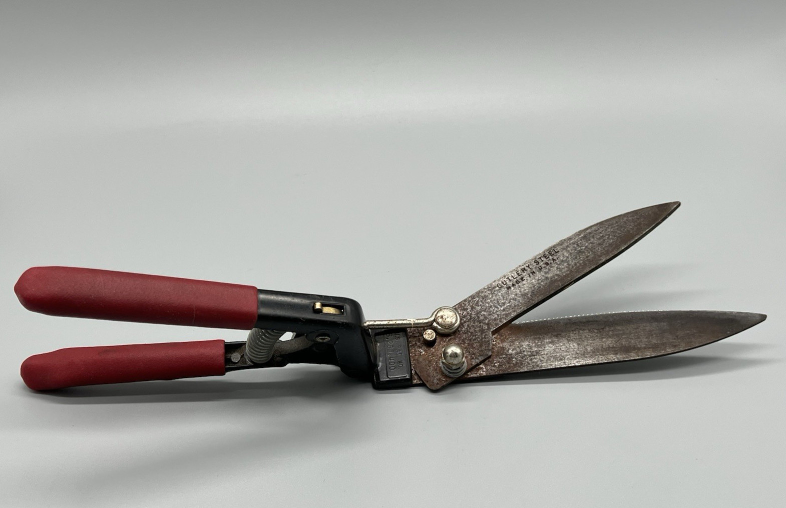 Vintage Cutlery Steel Heavy Duty Metal Garden Grass Clippers Red Shears - 7"