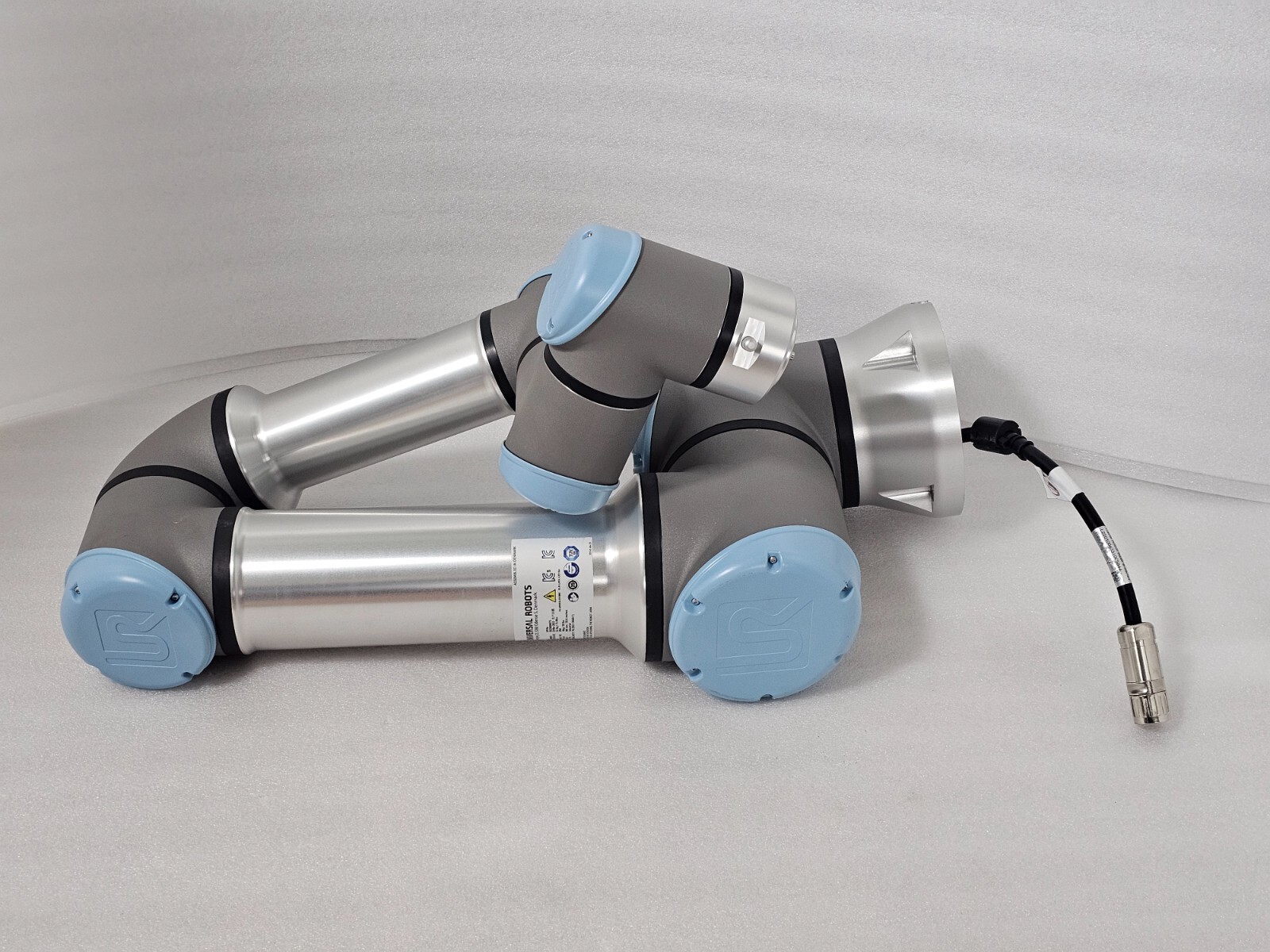UNIVERSAL ROBOTS UR16e Robot+ 1008812 Controller+ Teach Pendant& Cables