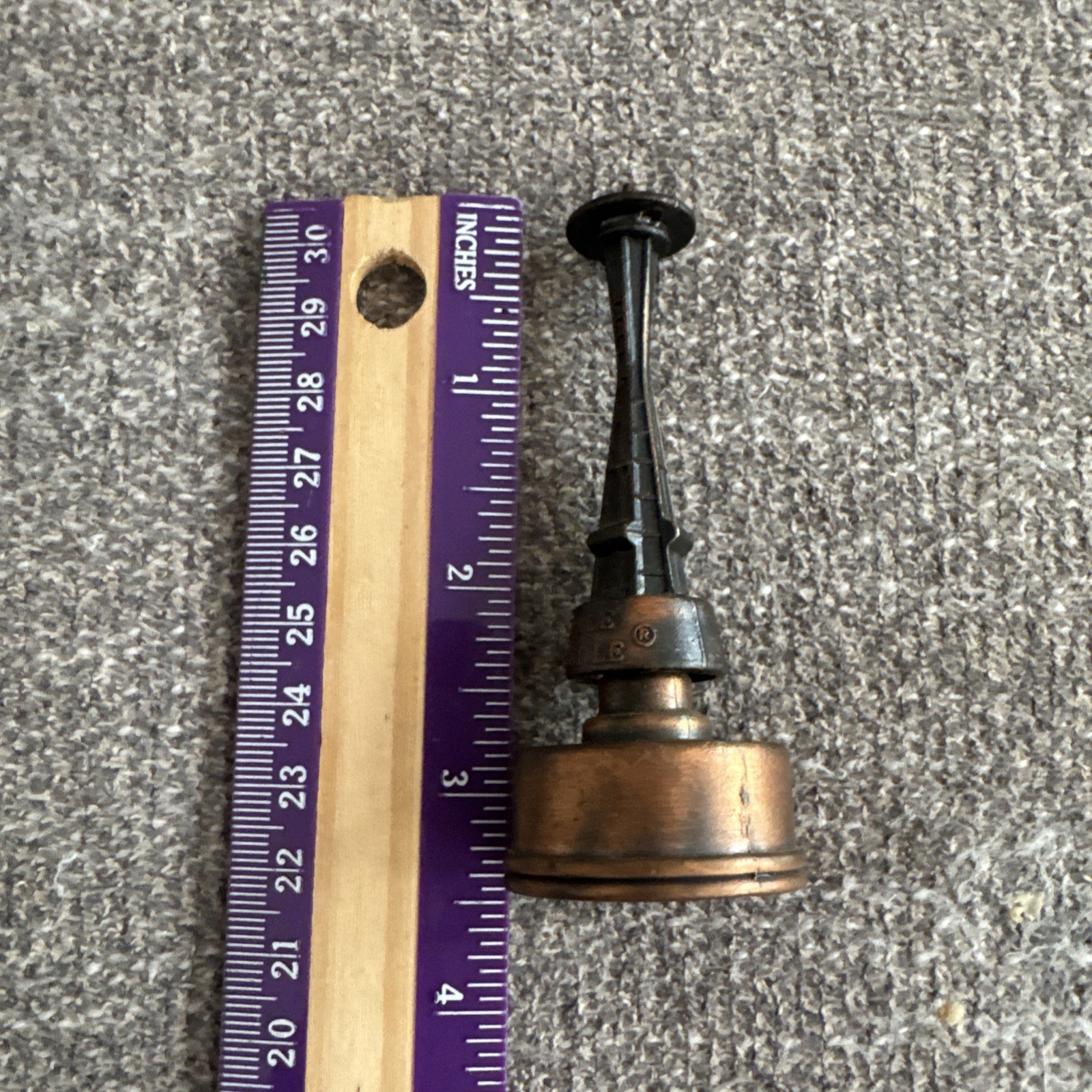 Vtg Seattle Space Needle Die Cast Metal Pencil Sharpener Souvenir Bronze Tone