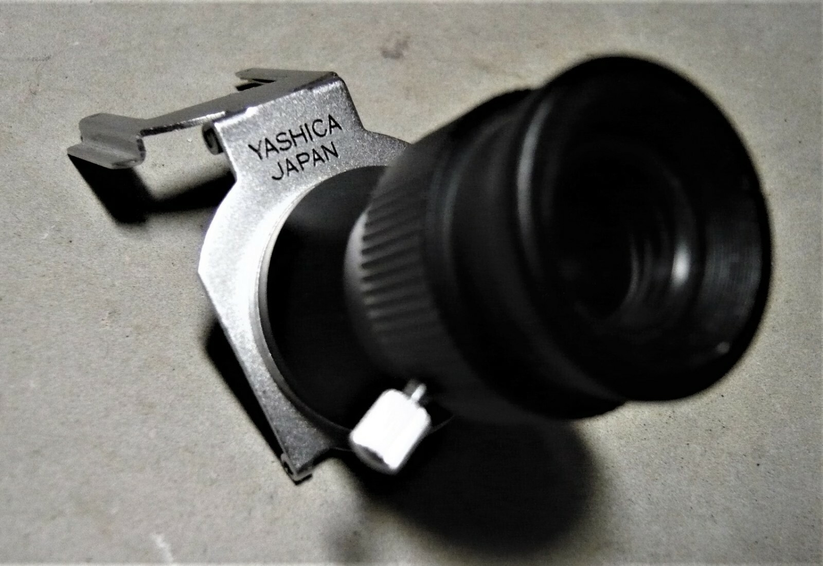 Yashica Genuine Viewfinder  Accessory Adjustable Magnifier for 35mm  SLR Cameras