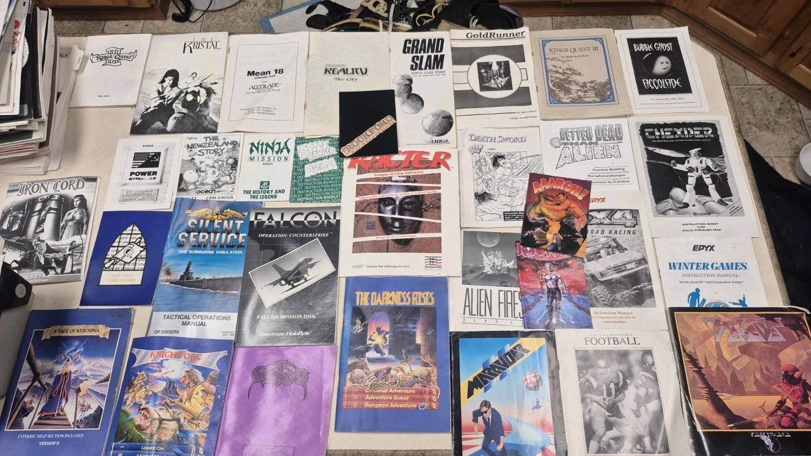 AMIGA Lot Software, Manuals, Programs, Books, Games, Instructions, Commodore