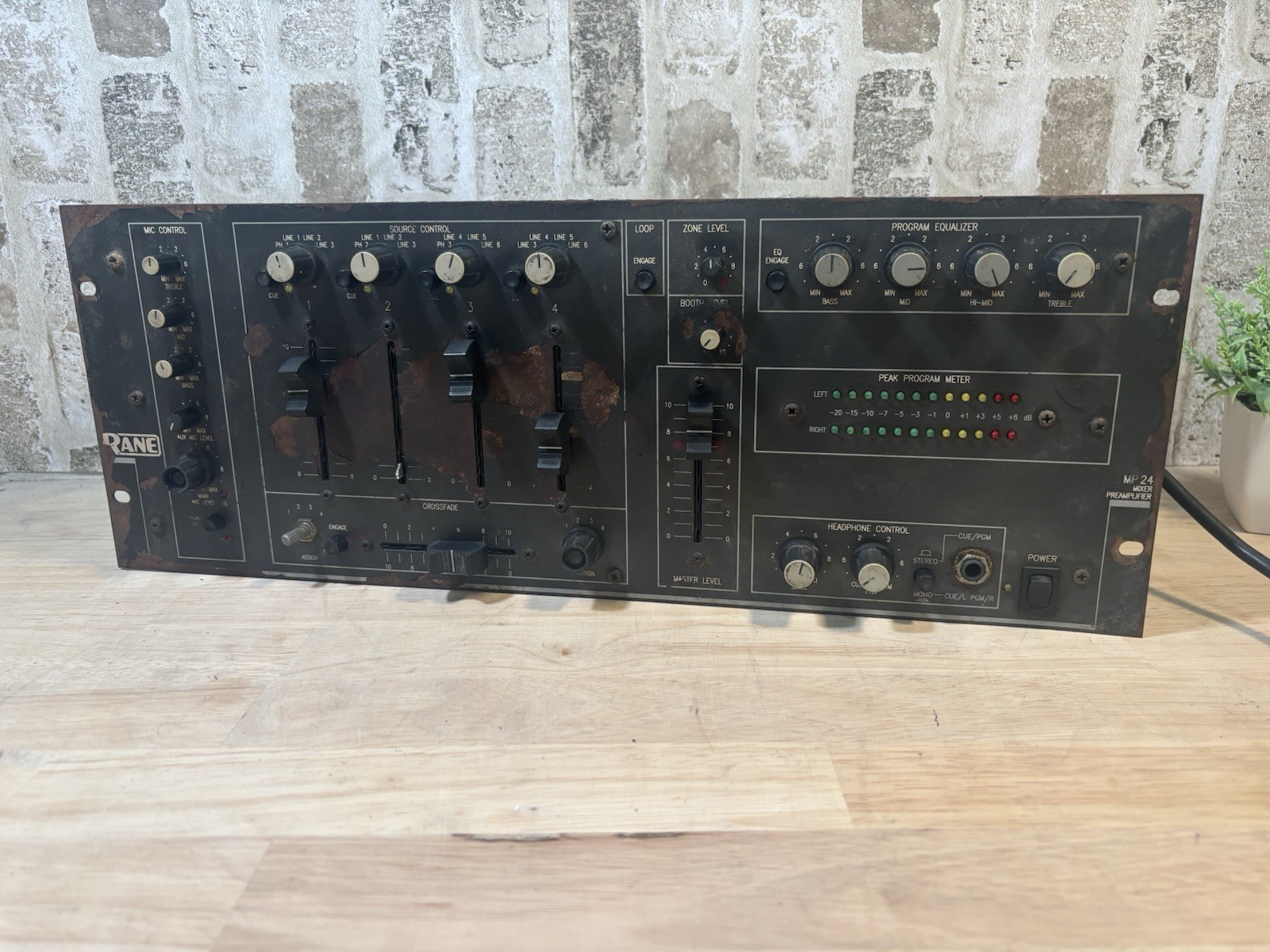⭐️RANE MP-24 Original Dj Mixer⭐️For Parts Or Repairs⭐️Powers On⭐️