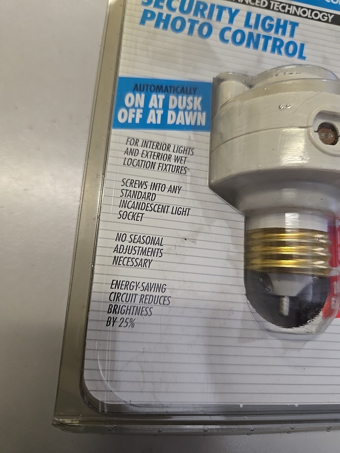 Intermatic Dusk-Dawn Automatic Light Control Sensing Socket Converter #NE2C New!
