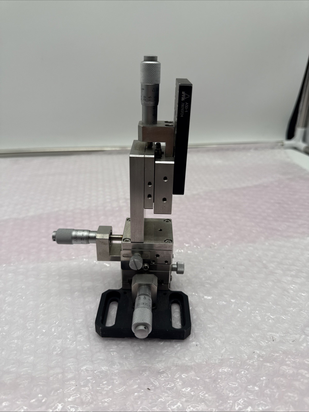 Suruga Seiki BS11-40A Stainless Steel XYZ 3-Axis Micrometer Stage Used