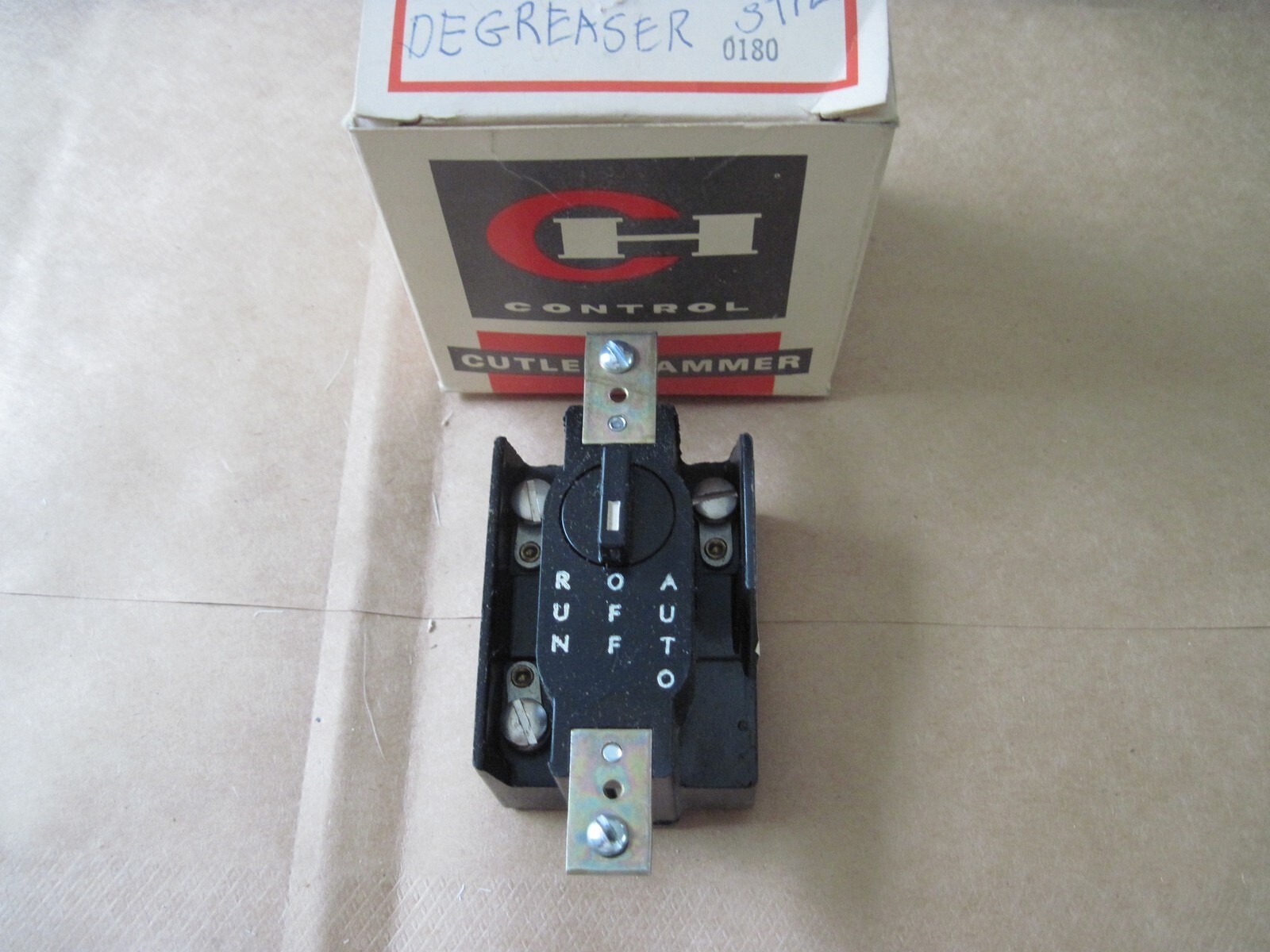Cutler Hammer 10250H2538 Rotary Control Switch, Run Off Auto, 600V, NOS