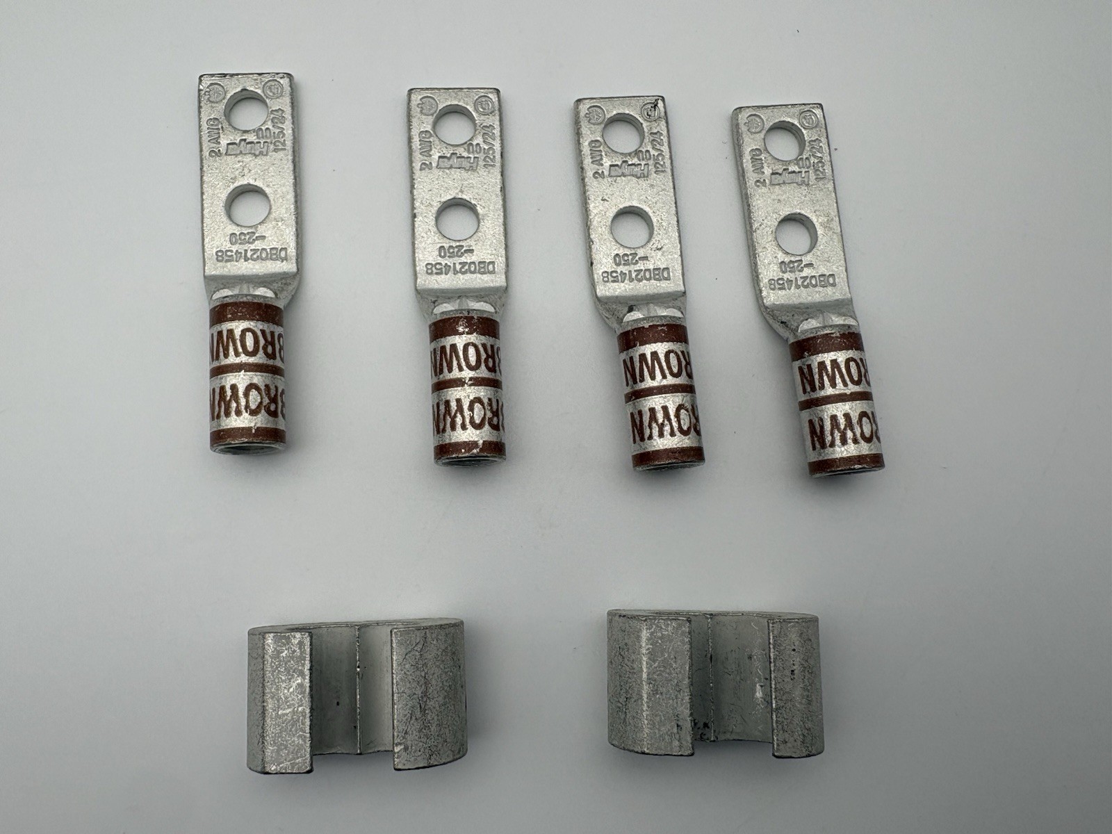 Huya 2AWG Lug 125/24 DB021458-250 Lot Of 4