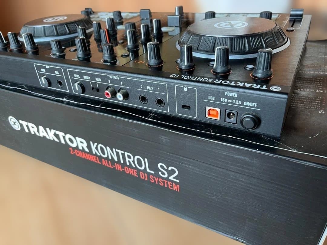 Native Instruments Traktor Kontrol S2 Mk3 DJ Controller #0002