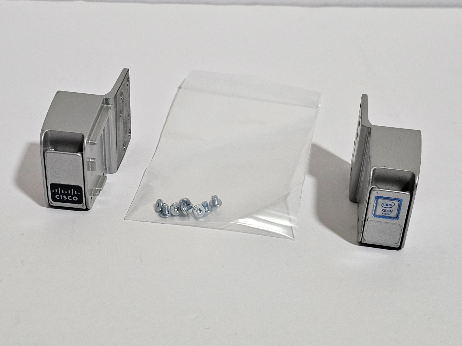 Cisco UCSC-EARS-C220M4= C220 M4 Rack Ears Kit