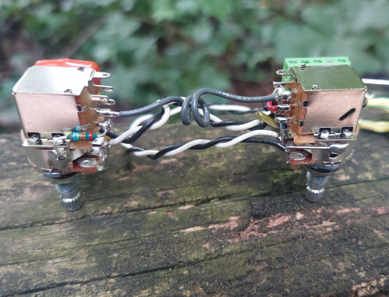 Solderless One Humbucker Wiring Harness Series/Split/Parallel 5/16 Push Pulls