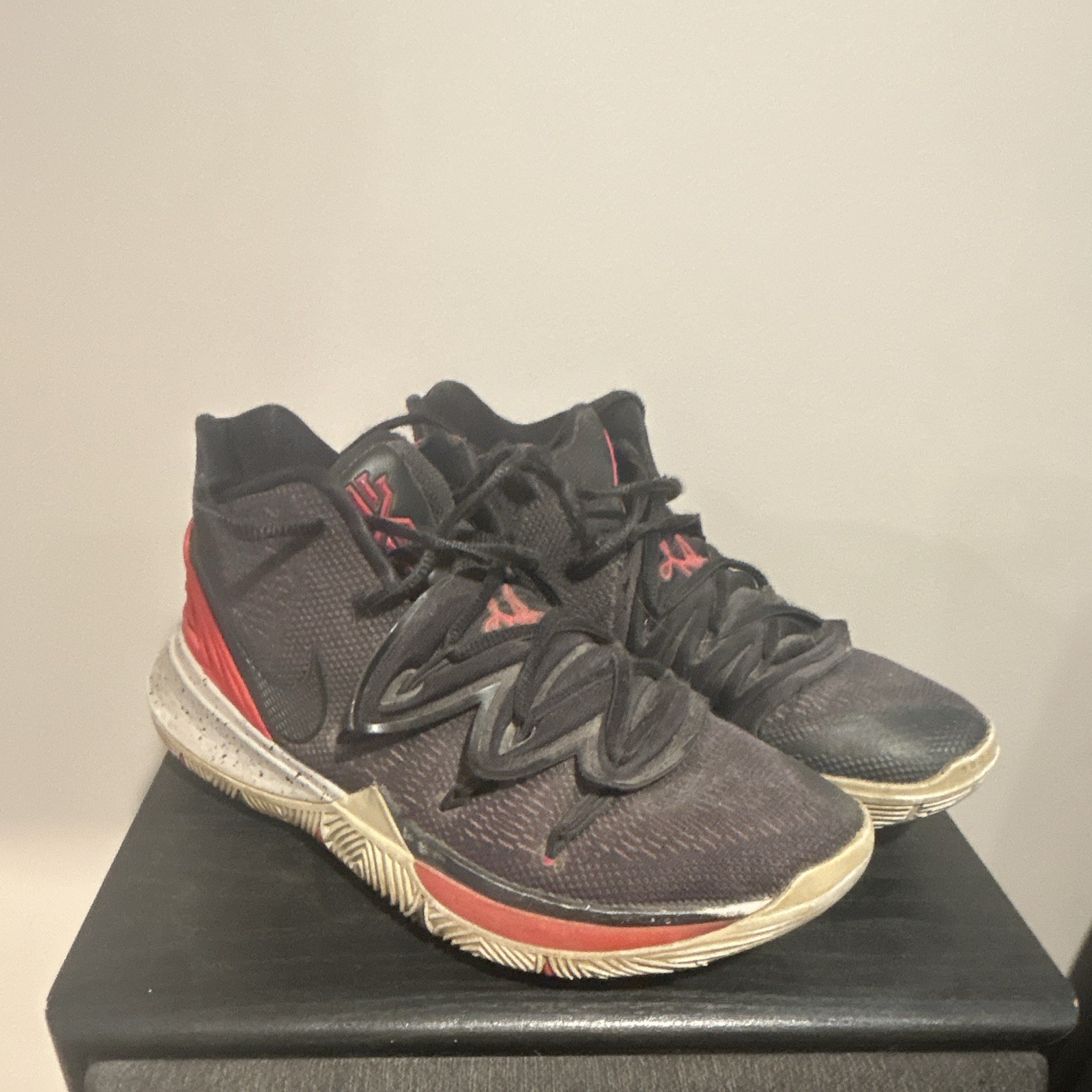Nike Men’s Kyrie 5 Basketball Sneakers