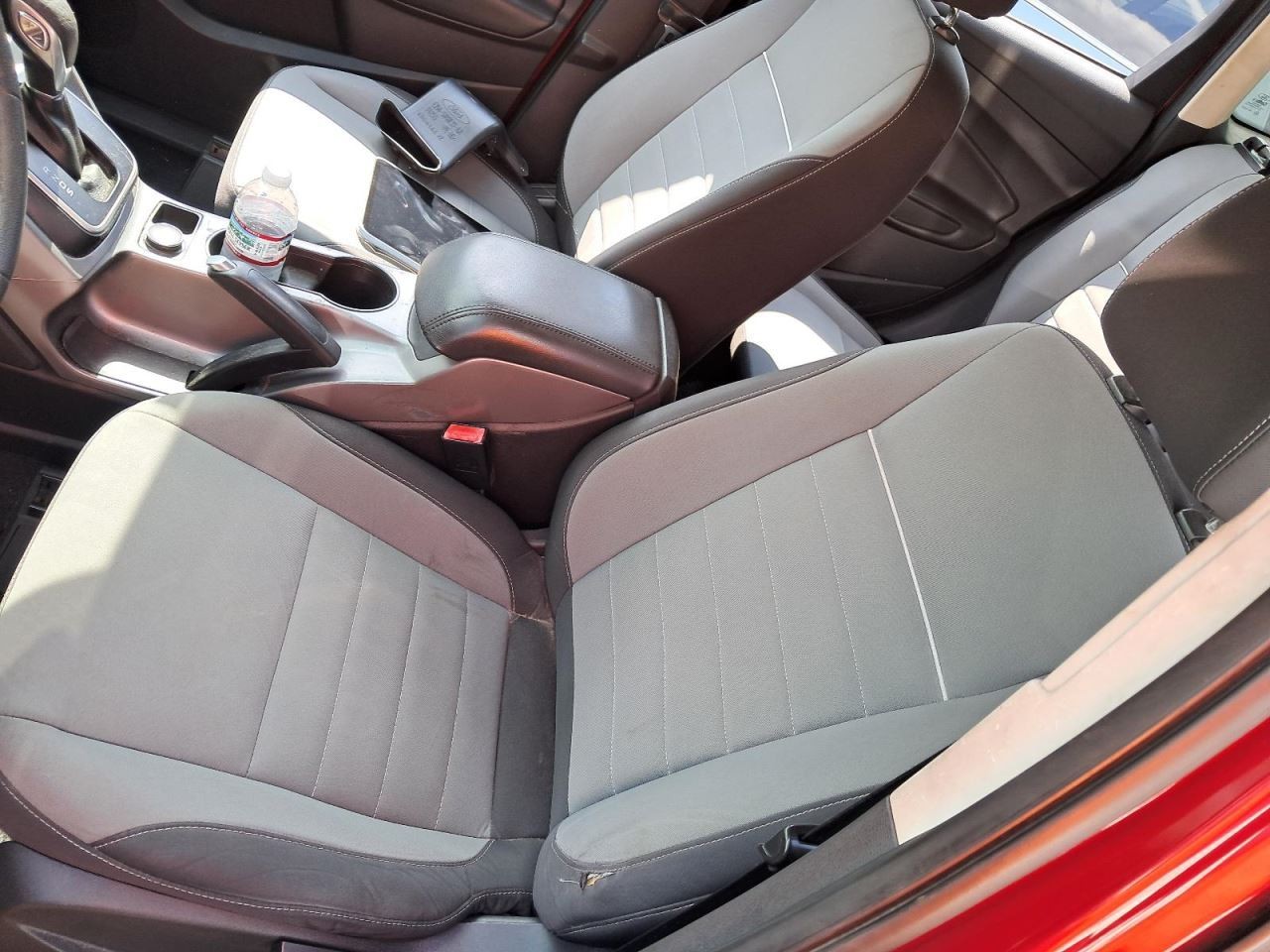 ESCAPE 2013 Glove Box 4778938