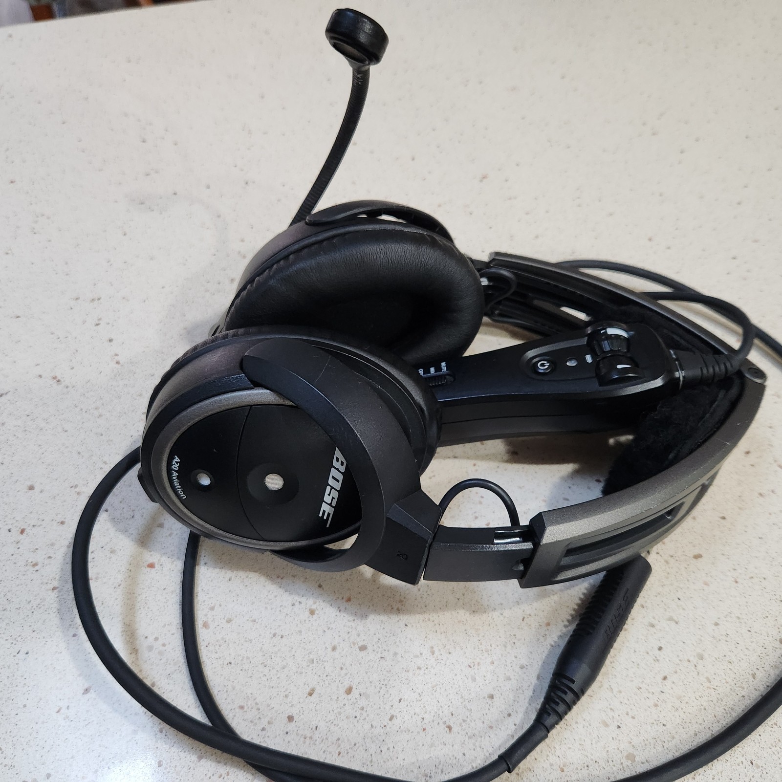 Bose A20 ANR Aviation Headset w/ Single U174 Plug, No Bluetooth