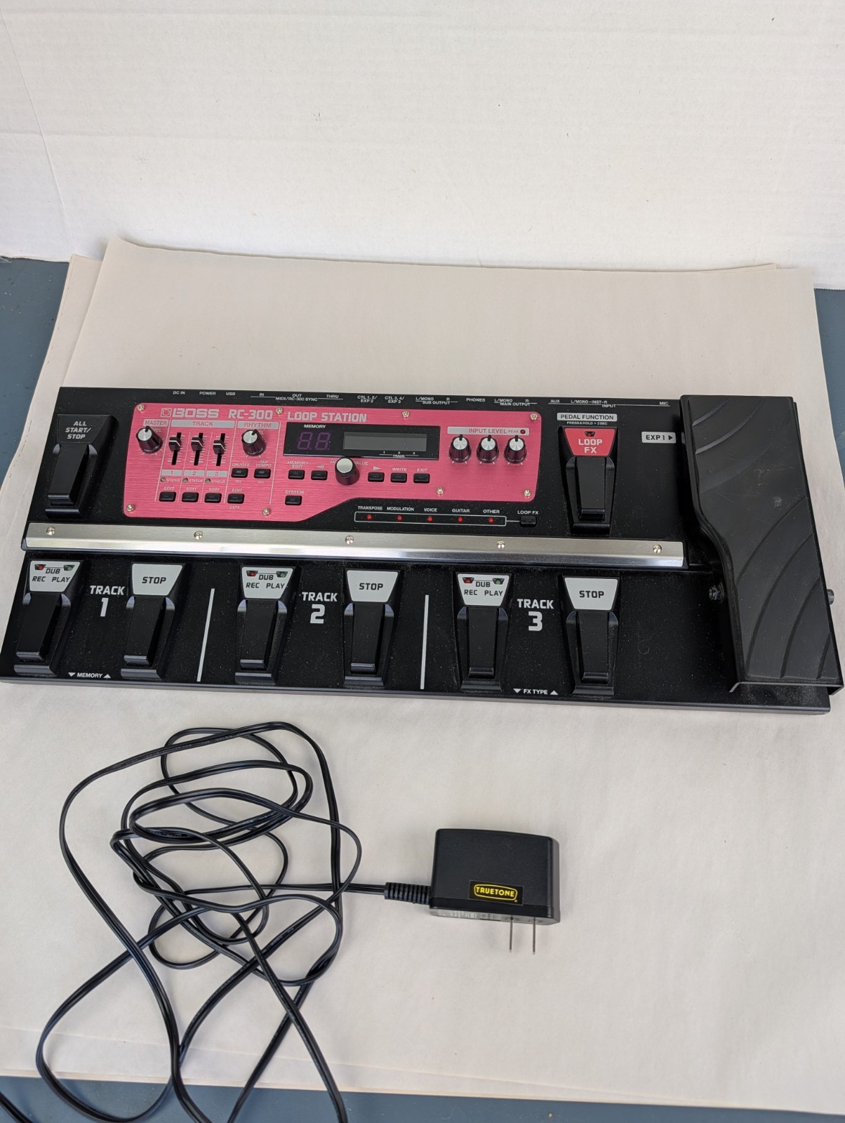 Boss RC300 Looper Guitar EffectPedal,SASCase,Behringer UM300 Pedal,Calinecp31p