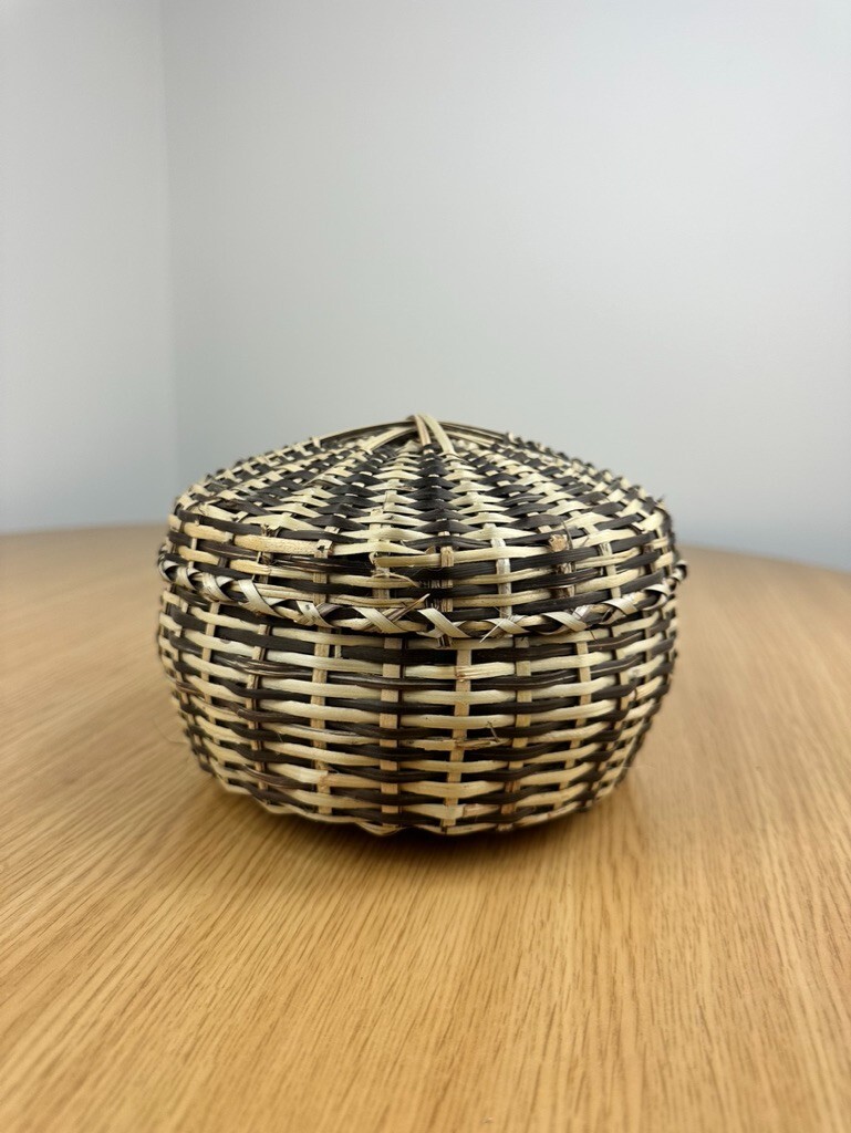 VTG Hand Woven Bohemian Home Decor Basket & Lid Brown Wicker Trinket Dish 6”