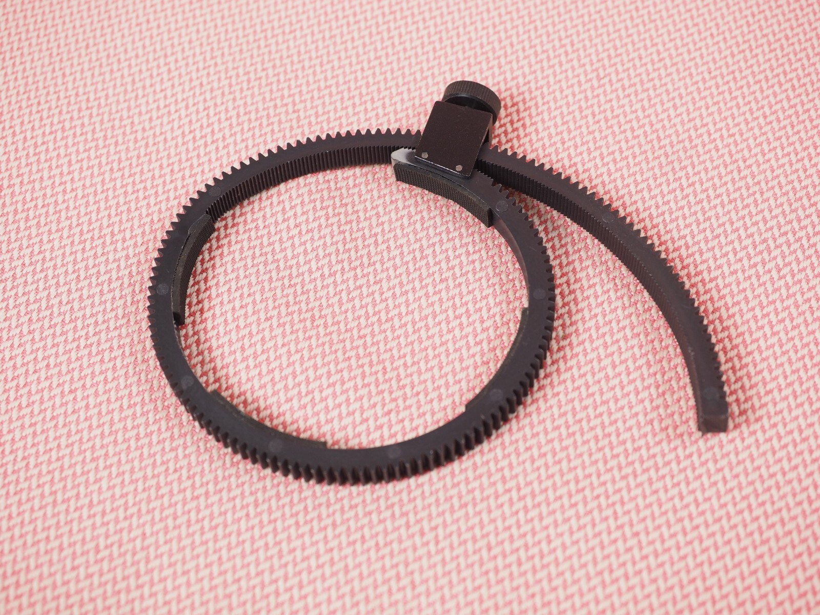 Ikan 2.5" to 4.25" Diameter Adjustable Lens Zip Gear