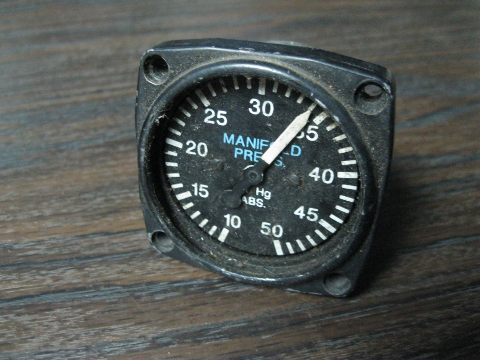 USED 7-100-10 UMA Manifold Pressure Indicator Needs cleaning and a new face