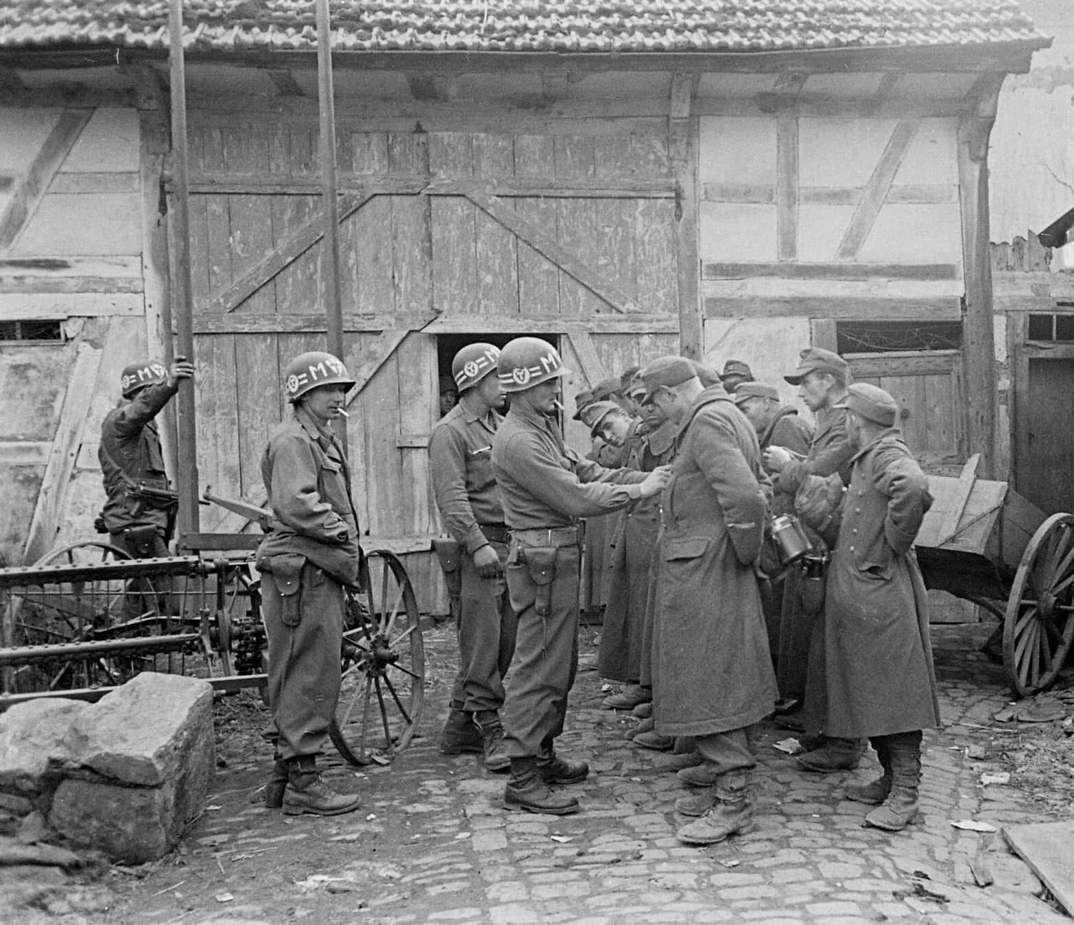 WW2 WWII Photo World War Two / German POW's March 1945 American Army MP's
