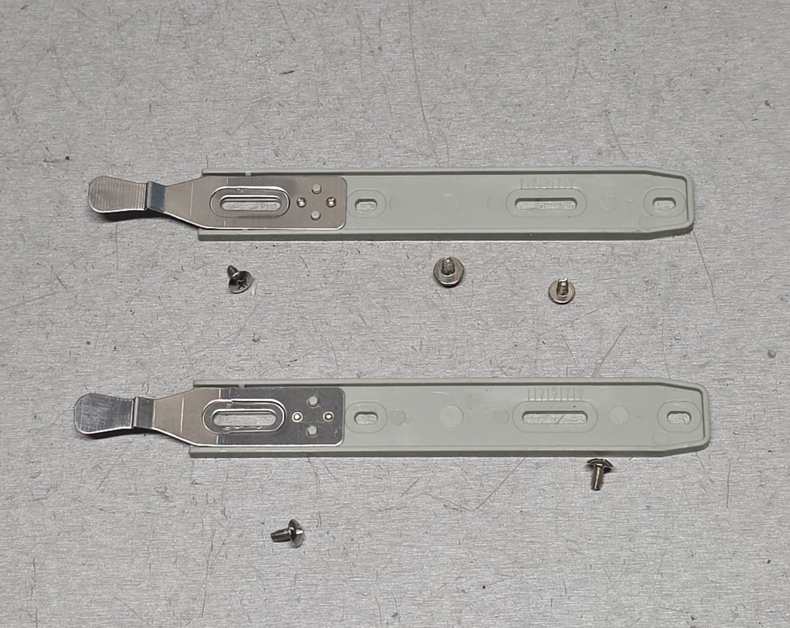Pair of IBM 13J5179 5.25" Floppy Drive Mounting Rails with Screws Beige