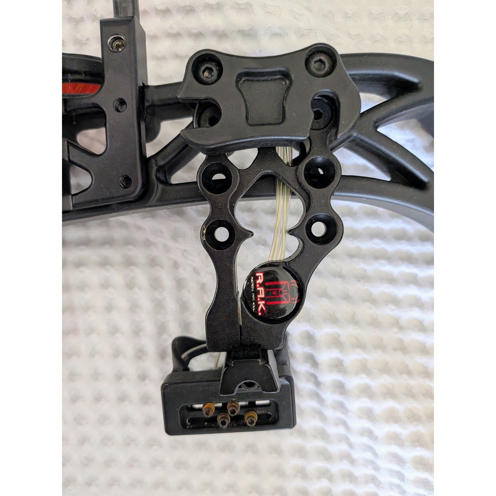 BowTech Carbon Icon RH Compound Bow RAK Package w/ Bee Stinger Stabilizer