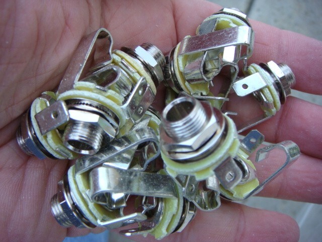 ONE Lot TEN (10) 1/4" Panel Mount Audio Phono Jacks REAN NYS229 - New and Unused