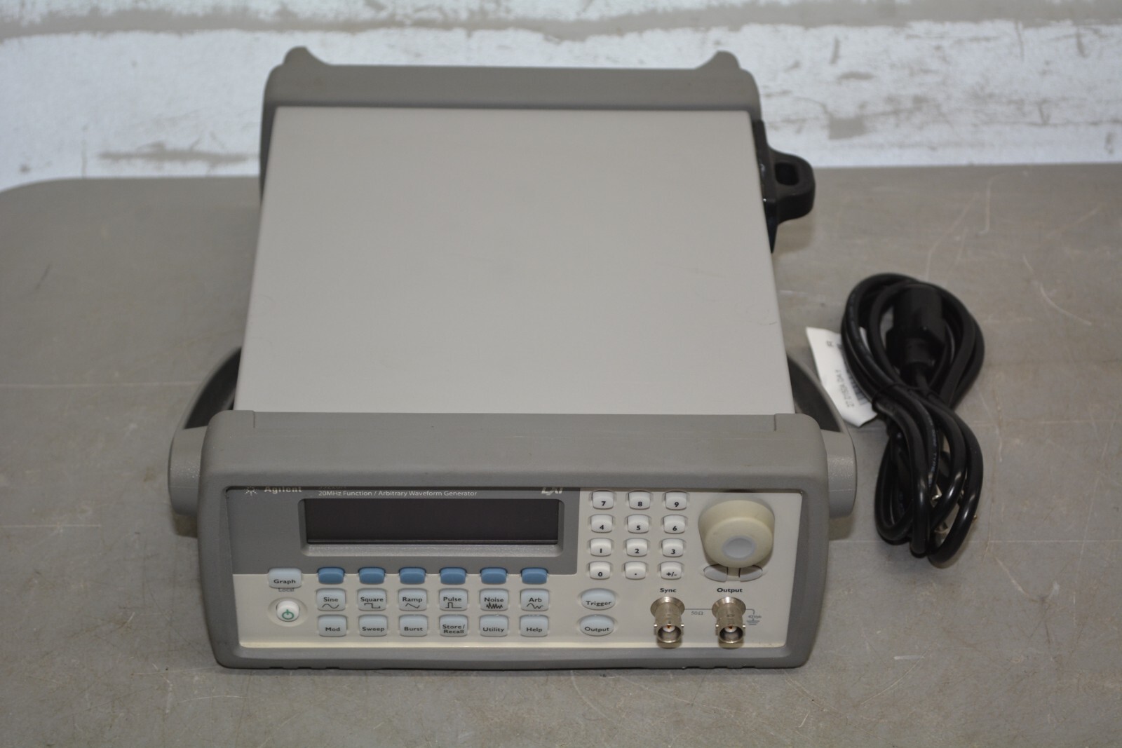 ^ Agilent 33220A 20 MHz Function Arbitrary Waveform Generator #X3431