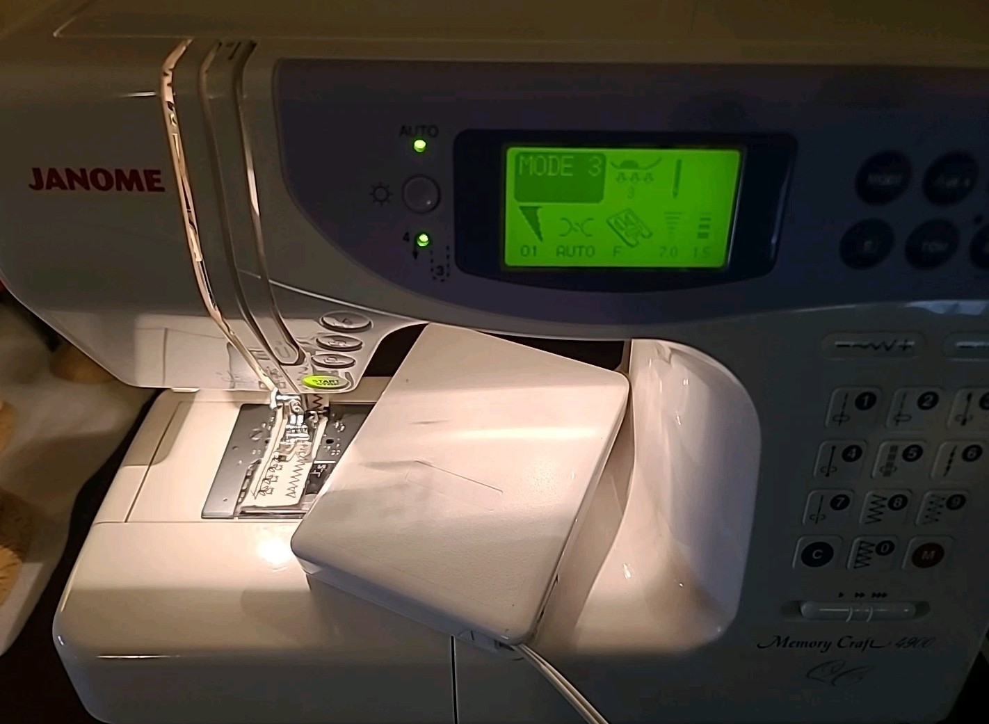 Janome Memory Craft 4900 QC Computerized Sewing & Quilting Machine