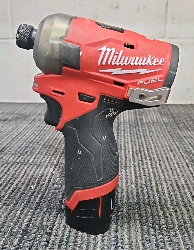 Milwaukee Tools 2551-20 12V Surge 1/4" Hex Hydraulic Driver + 2.0Ah Battery