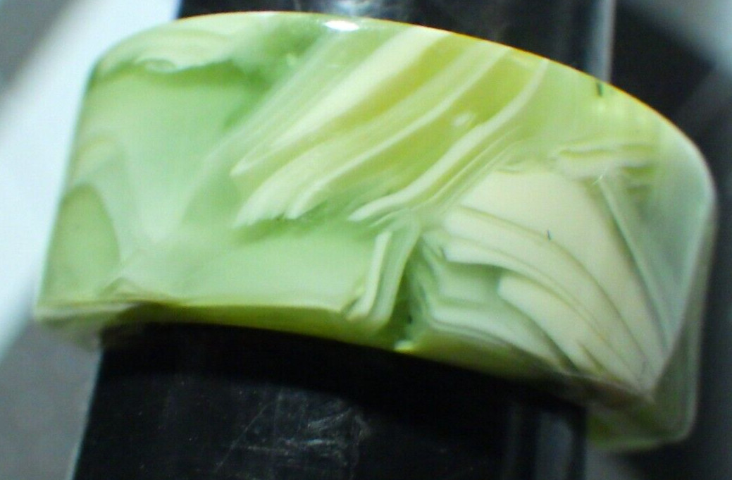 vintage lucite white green  & clear sz 8  3/8" wide made w split