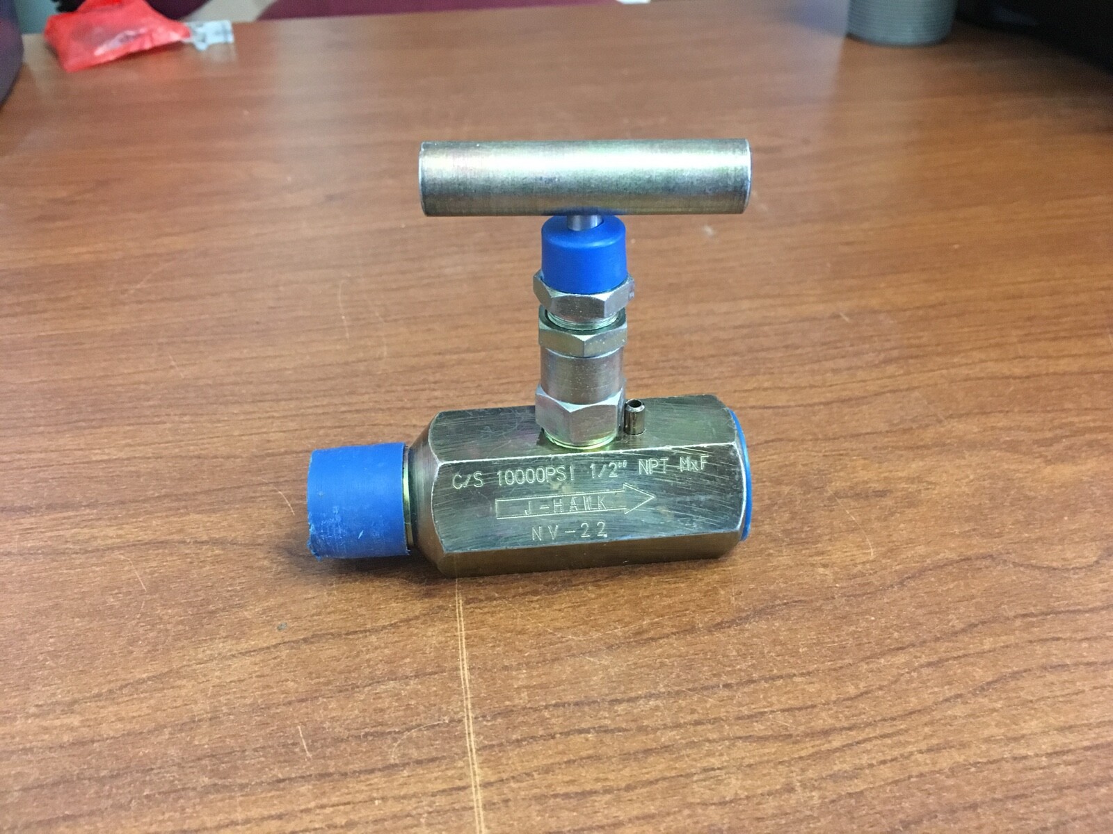 J-HAWK Carbon Steel NV-22 10,000 PSI 1/2"M-NPT X 1/2" F-NPT Needle Valve