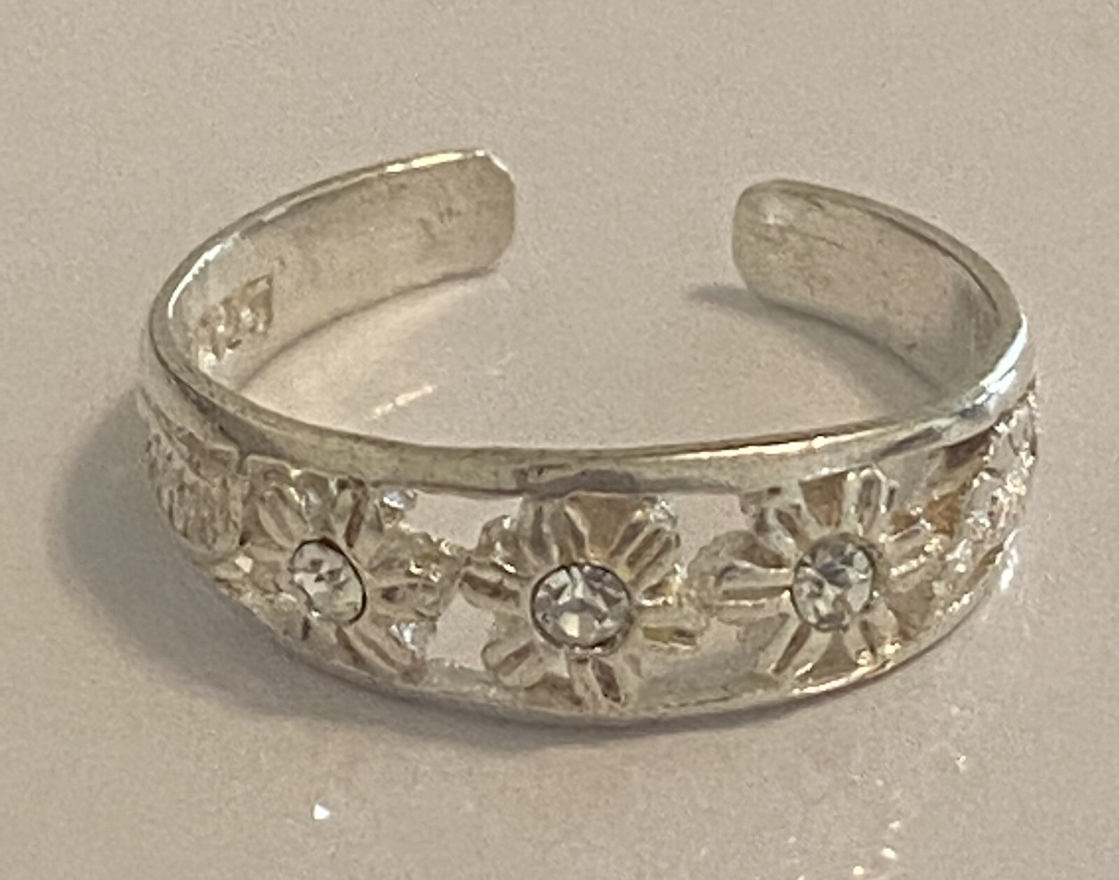 .925 Sterling Silver 3 Flower  Toe Ring with Cubic Zirconia A13