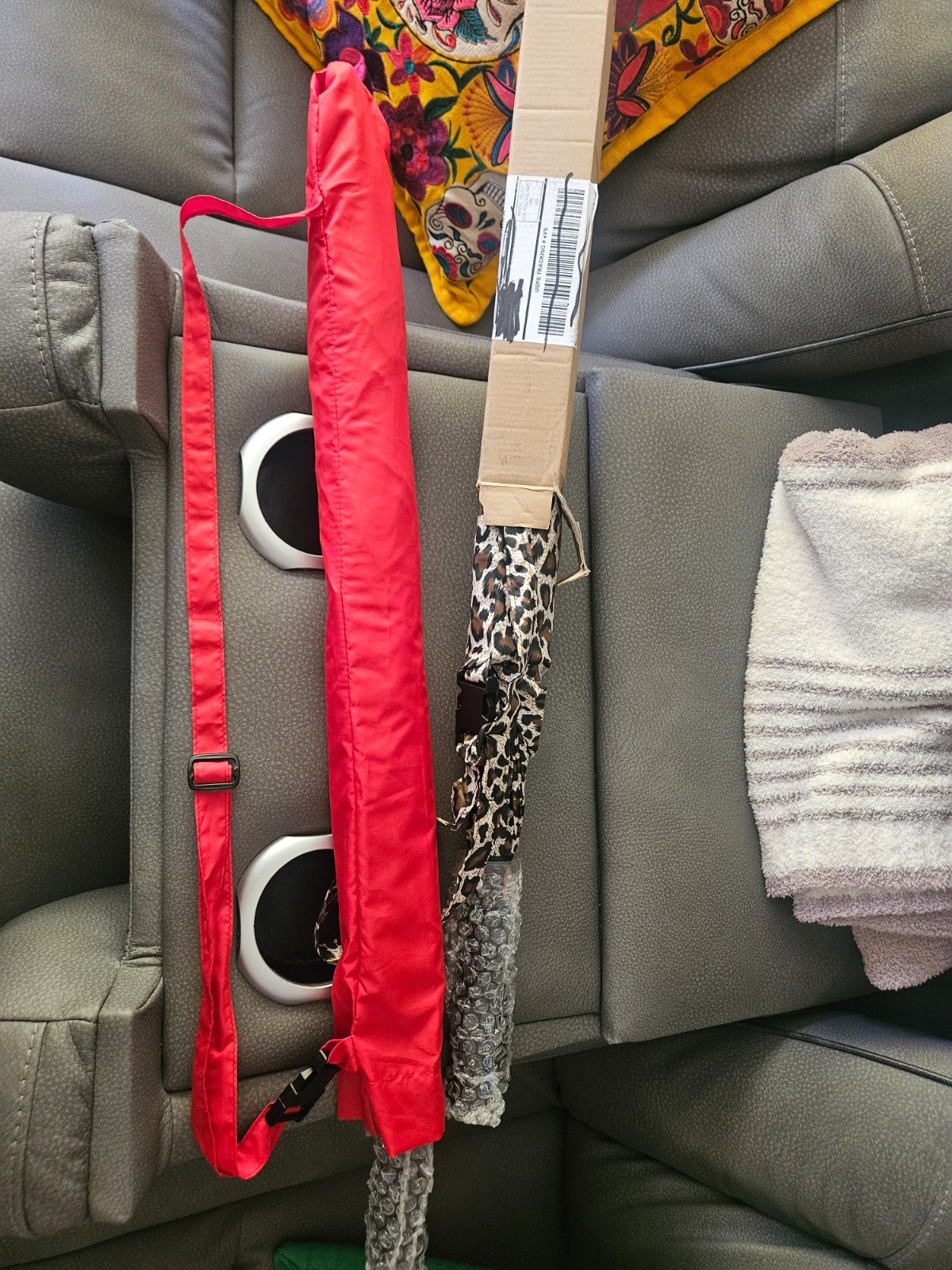BetterBrella 1037 Wind-Proof Reverse Open Umbrella - red & cheetah