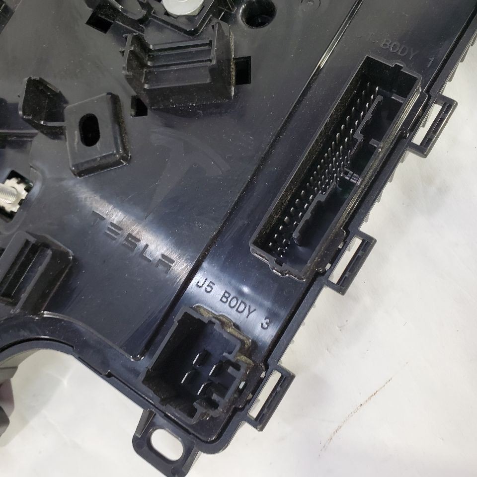 2020 Tesla Model 3 OEM Front Right Low Voltage BCM Control Module 1100340