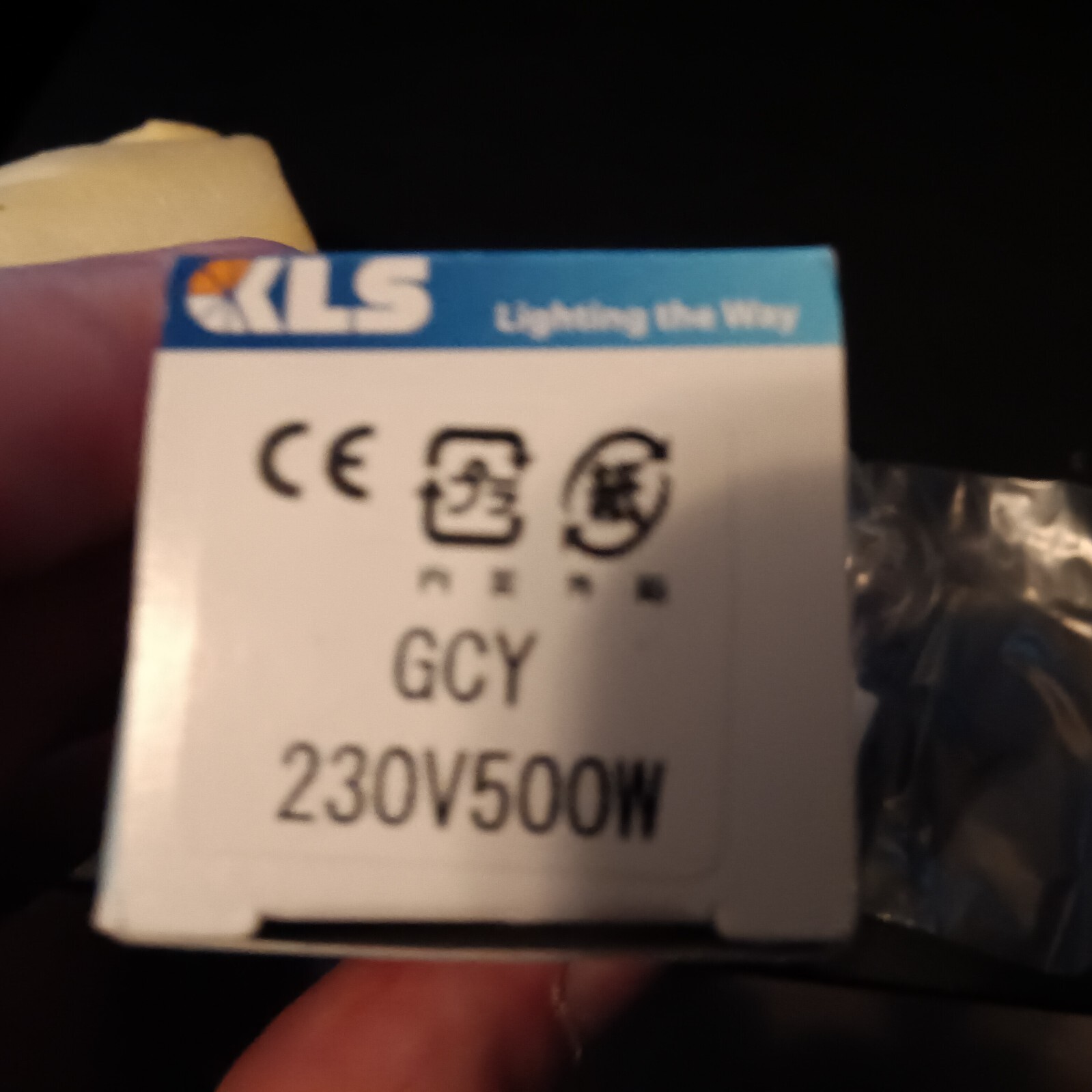 LOT OF 2 NEW FACTORY SEALED KLS GCY 230V 500W Lowel Omni-Light Flood Light BULBS