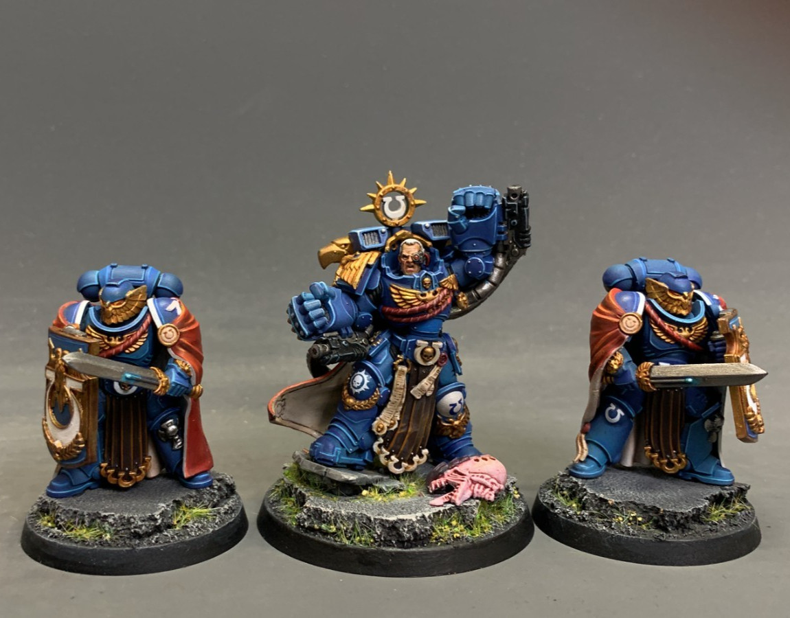 Warhammer 40K - Marneus Calgar with Victrix Honour Guard (Painted) - Ultramarine