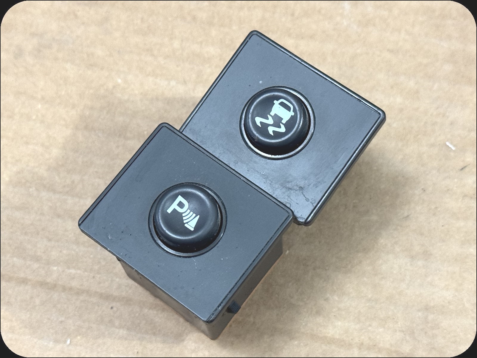♻️2003 - 2006 Escalade Tahoe Yukon Silverado Traction Park Assist Switch Bezel