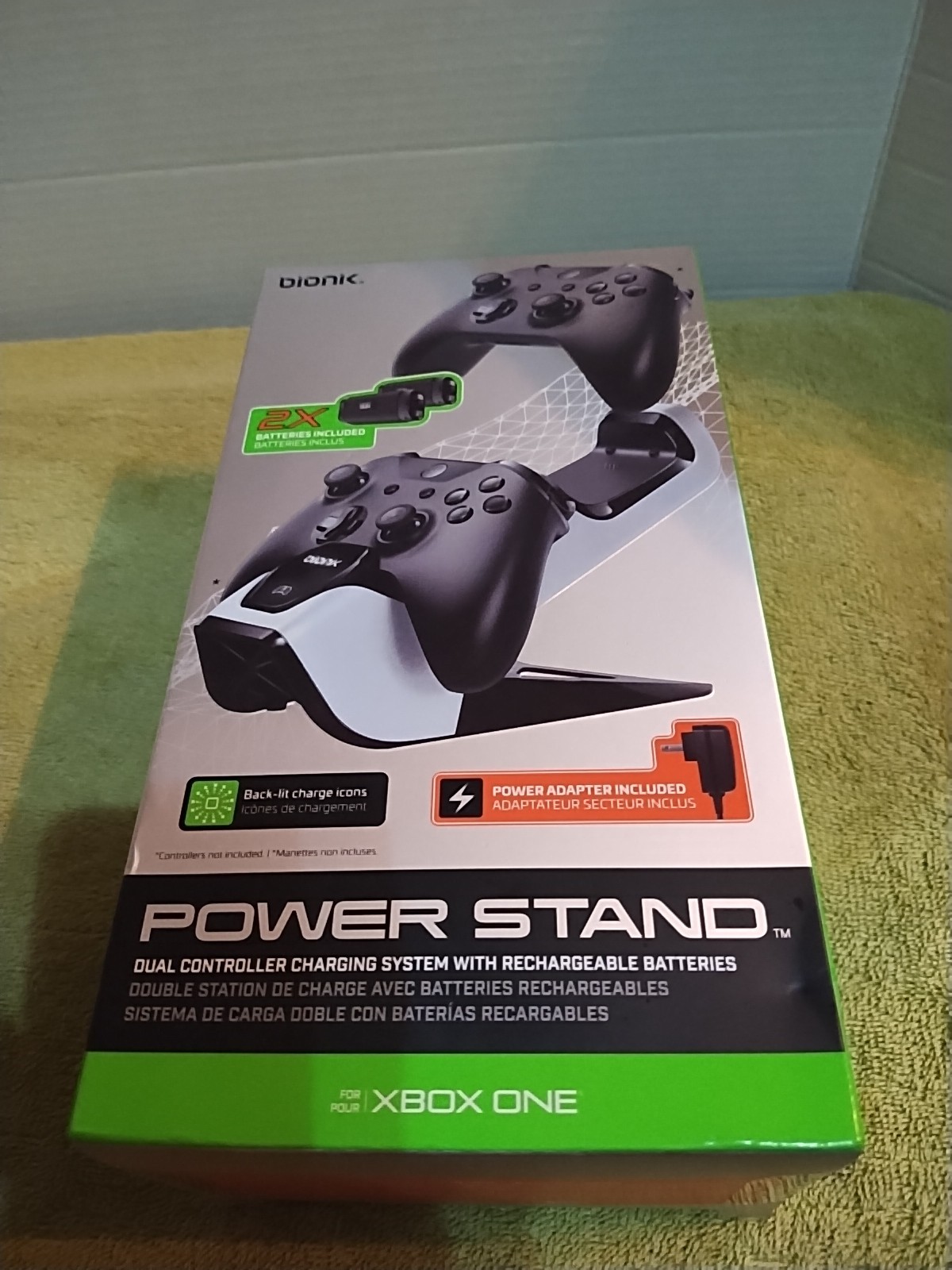 Bionik Dual Charging System w/ Rechargeable Battery (Xbox One)