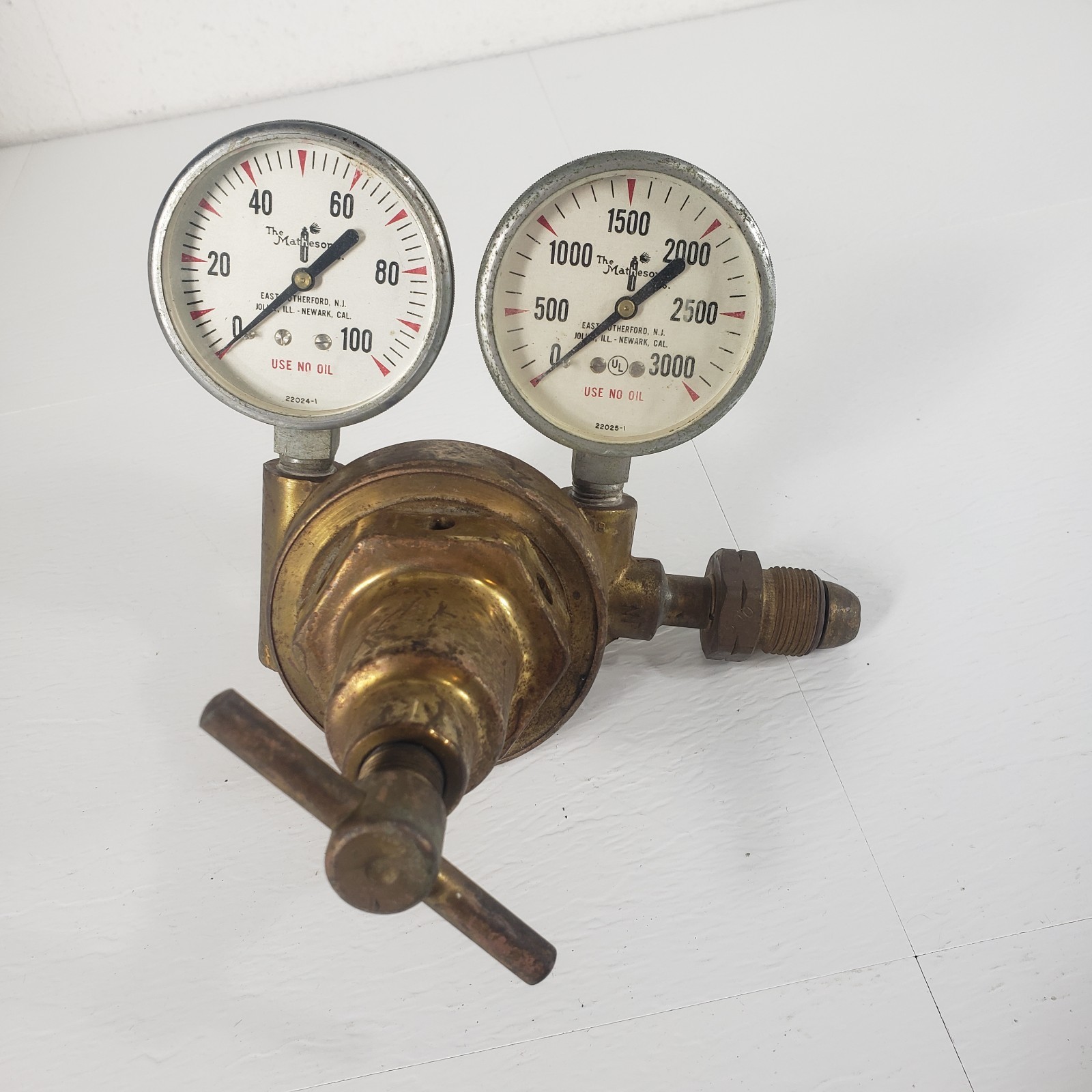 THE MATHESON CO. 22024-1, 22025-1 Vintage Regulator Pressure Gauges