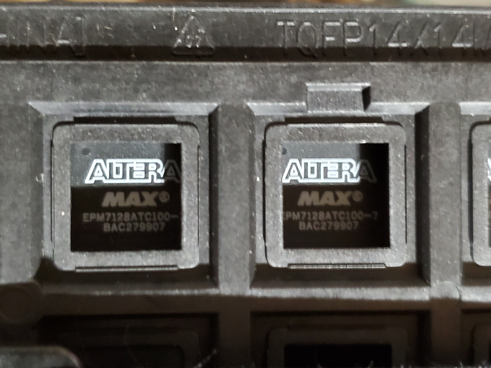 Altera EPM7128ATC100-7 IC - CPLD, EE PLD