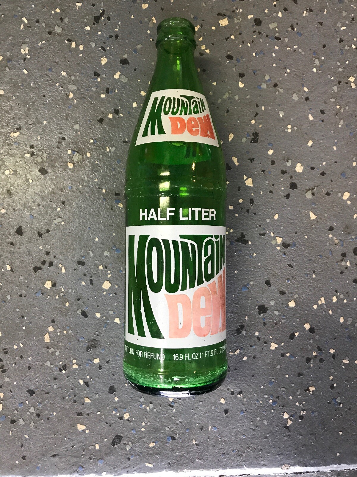 VINTAGE MOUNTIAN DEW GREEN GLASS BOTTLE 1970'S HALF LITER
