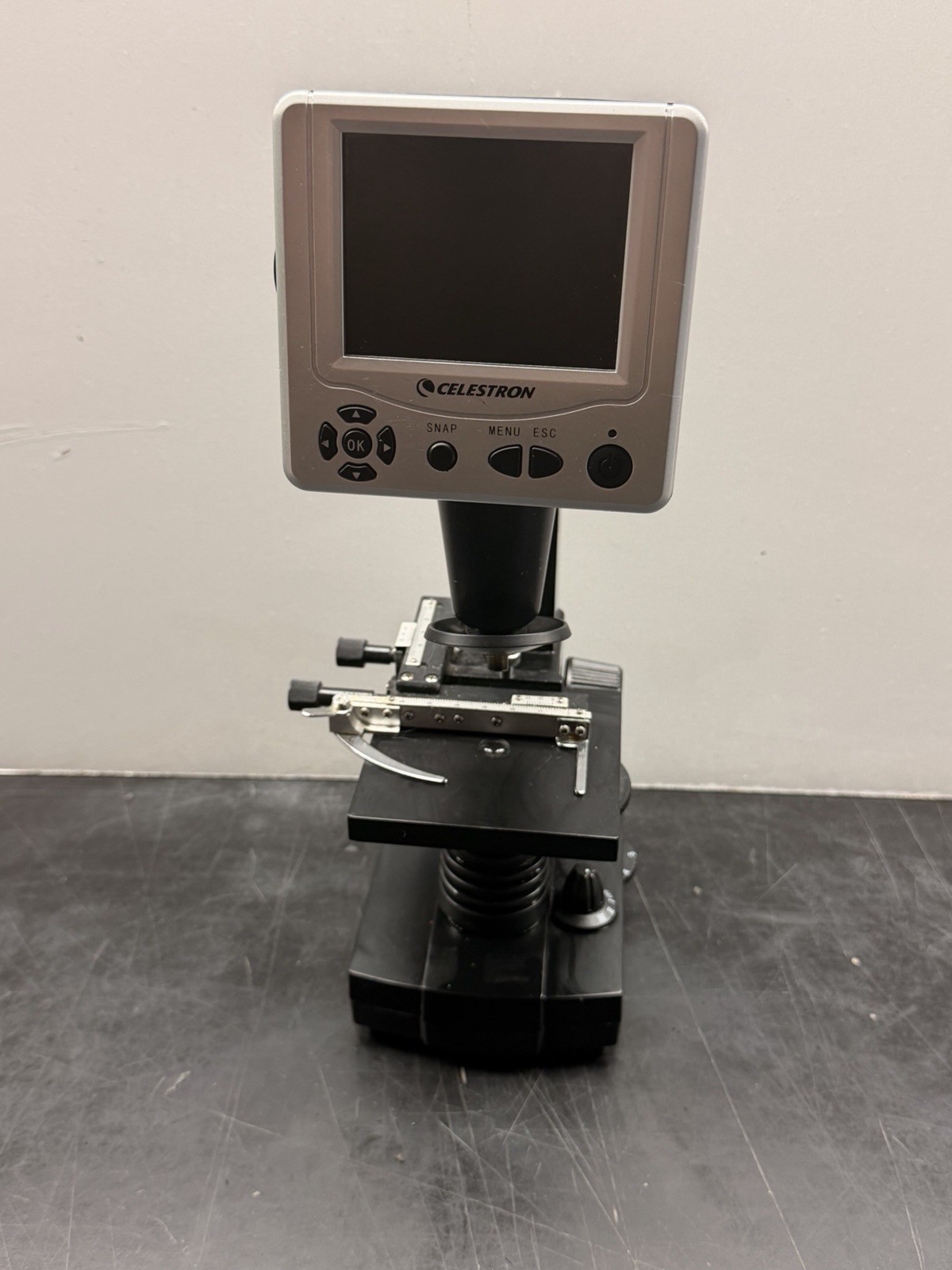 Celestron Digital Microscope with LCD Screen- NO WIRES