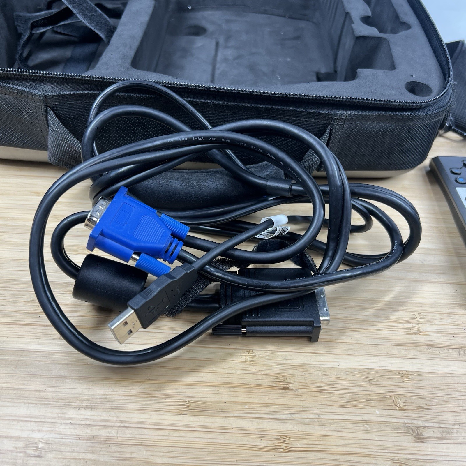 Dell 3400MP DLP Multimedia Projector w/ Remote Case Cables Tested Working