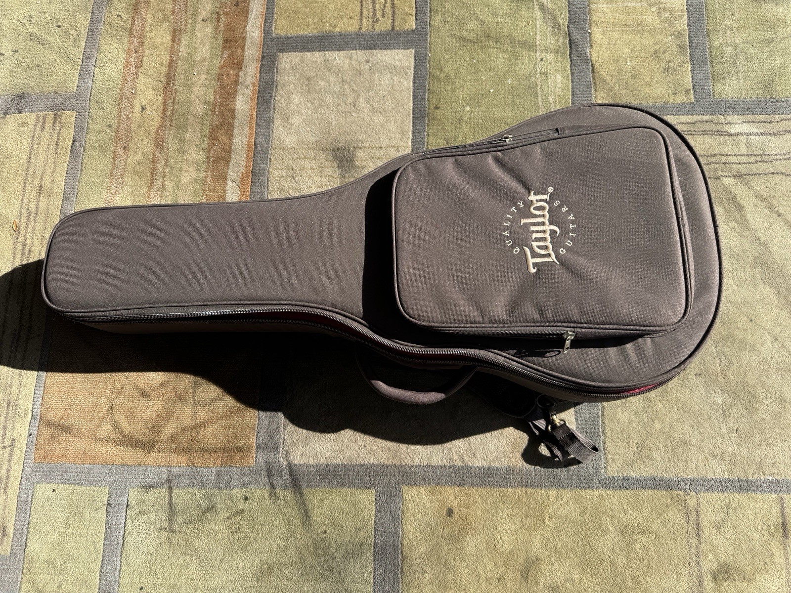 Taylor Super Aero Case, GC Brown Red Open Box