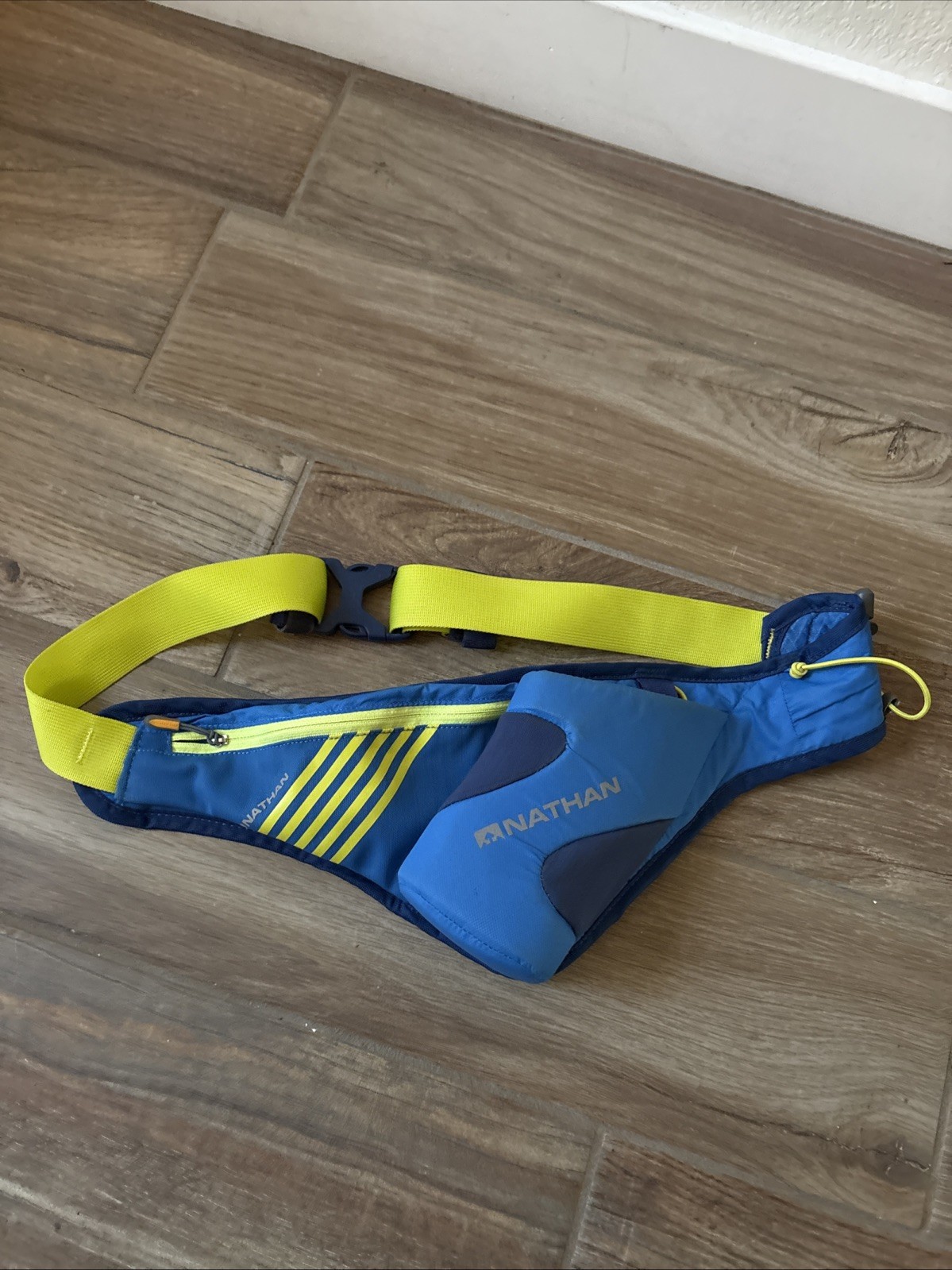 Nathan Lightweight Light Blue Yellow Hydration Waist With Bottle for Runners