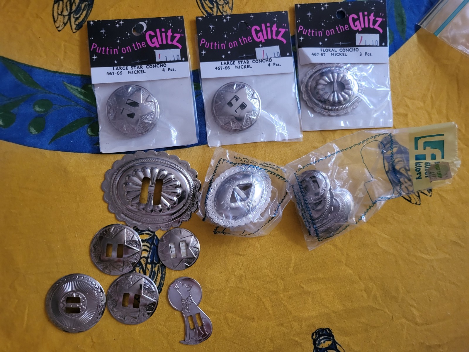 Large lot of silvertone vintage concho conchos for crafts jewelry making Western