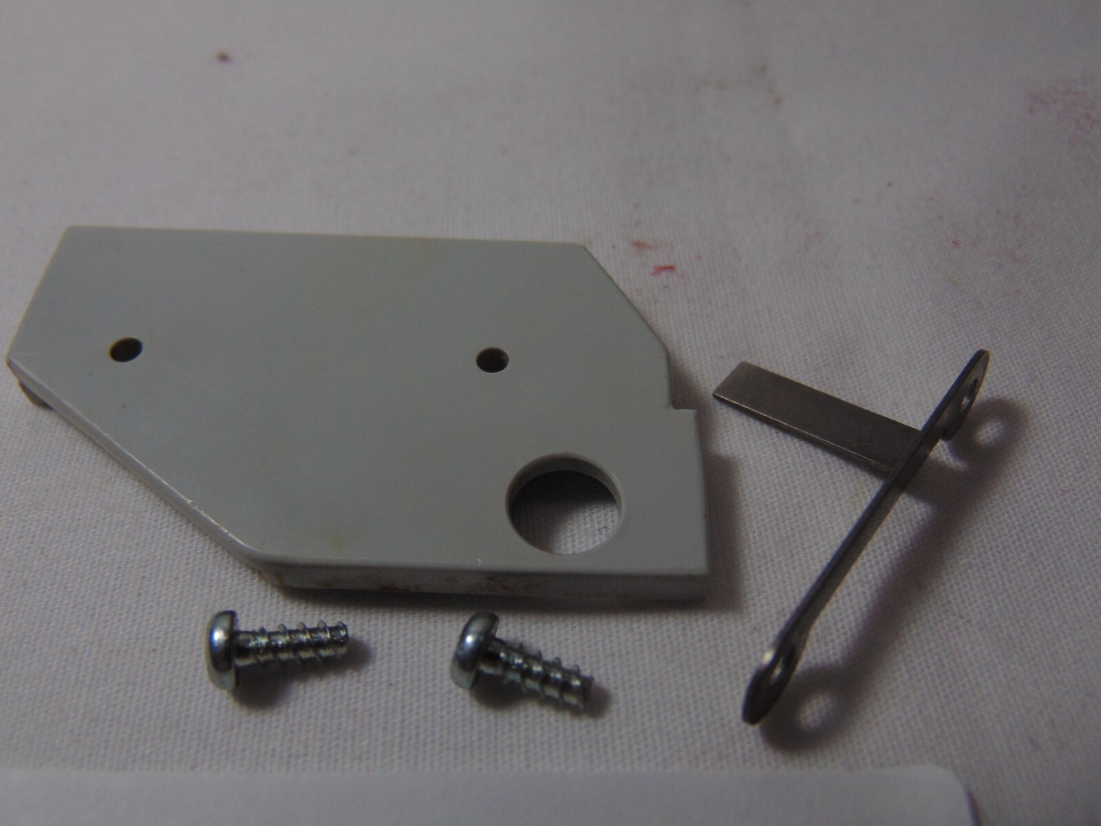 Elna Lock Pro 4 DC Overlock Serger Replacement Part Small Cover & Screws