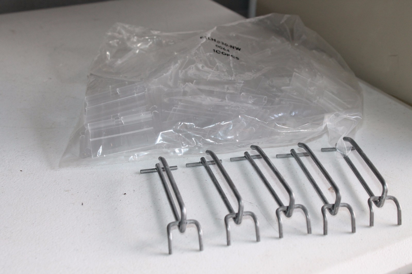 100 Pack 4 Inch Flip Scan Metal Peg Hooks With Label Holder 4 L Pegboard 015603