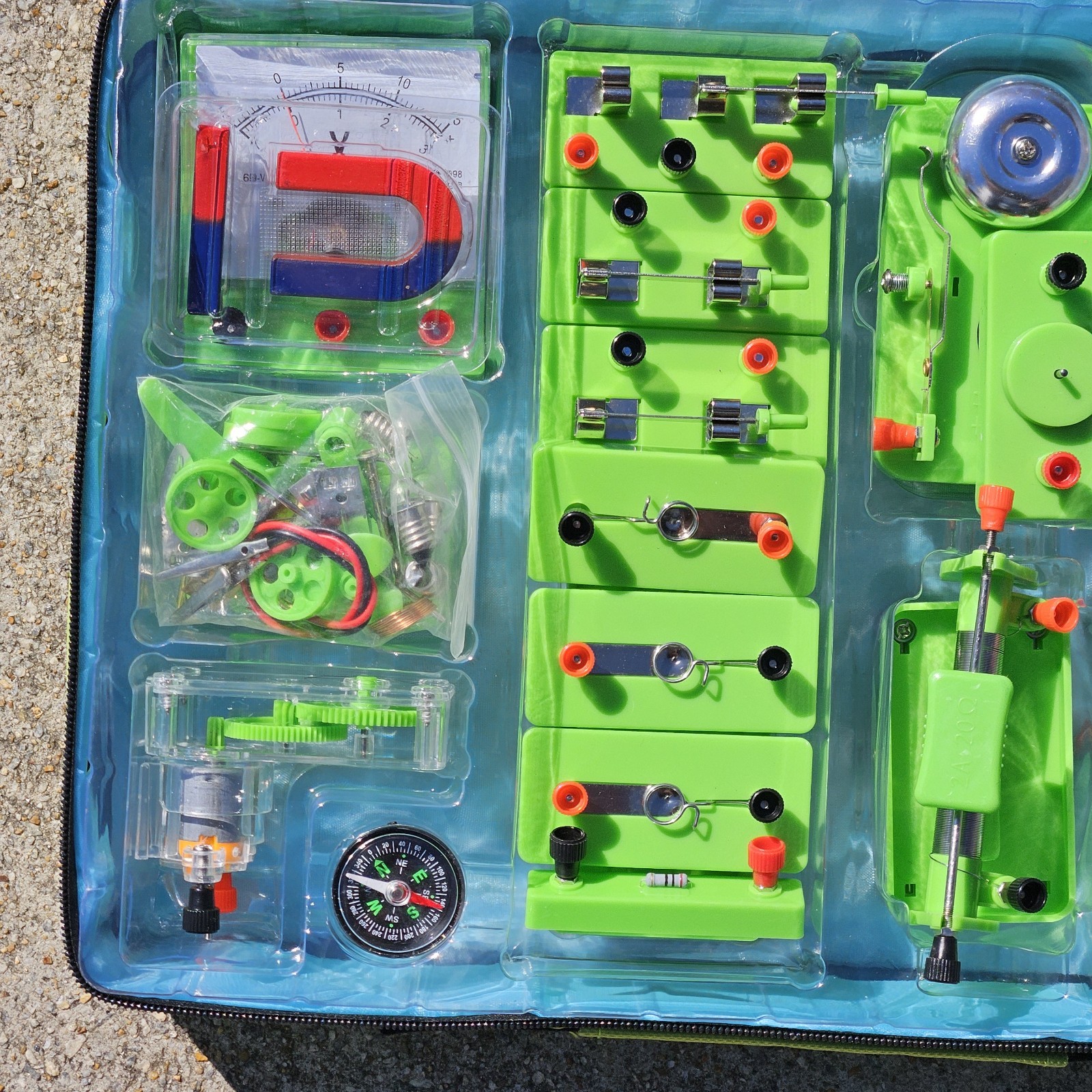 School Physics Labs Basic Electricity Discovery Circuit and Magnetism Experiment