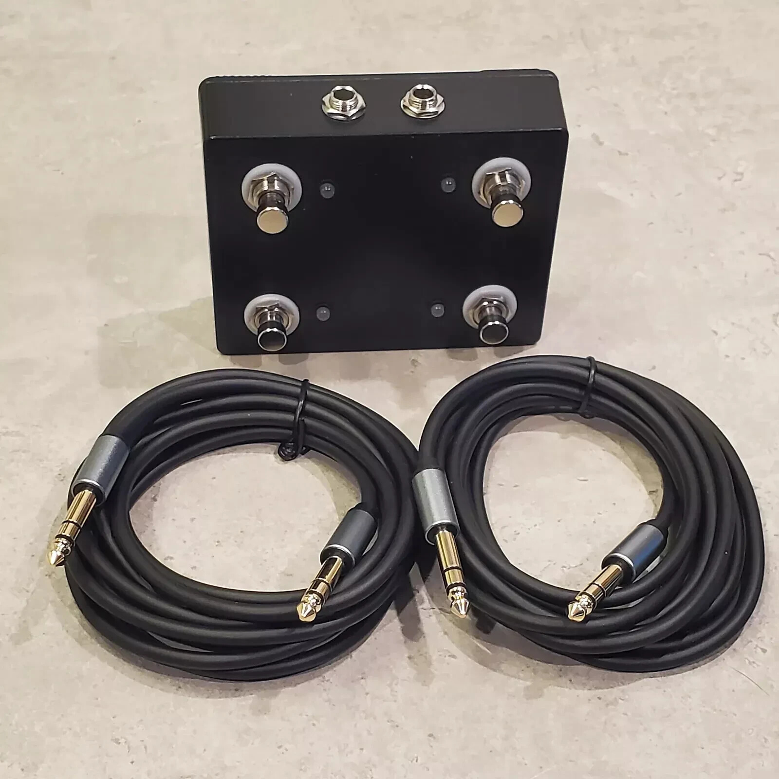 Custom 4-Button Footswitch for Madison Divinity with two 10-Foot TRS Cables