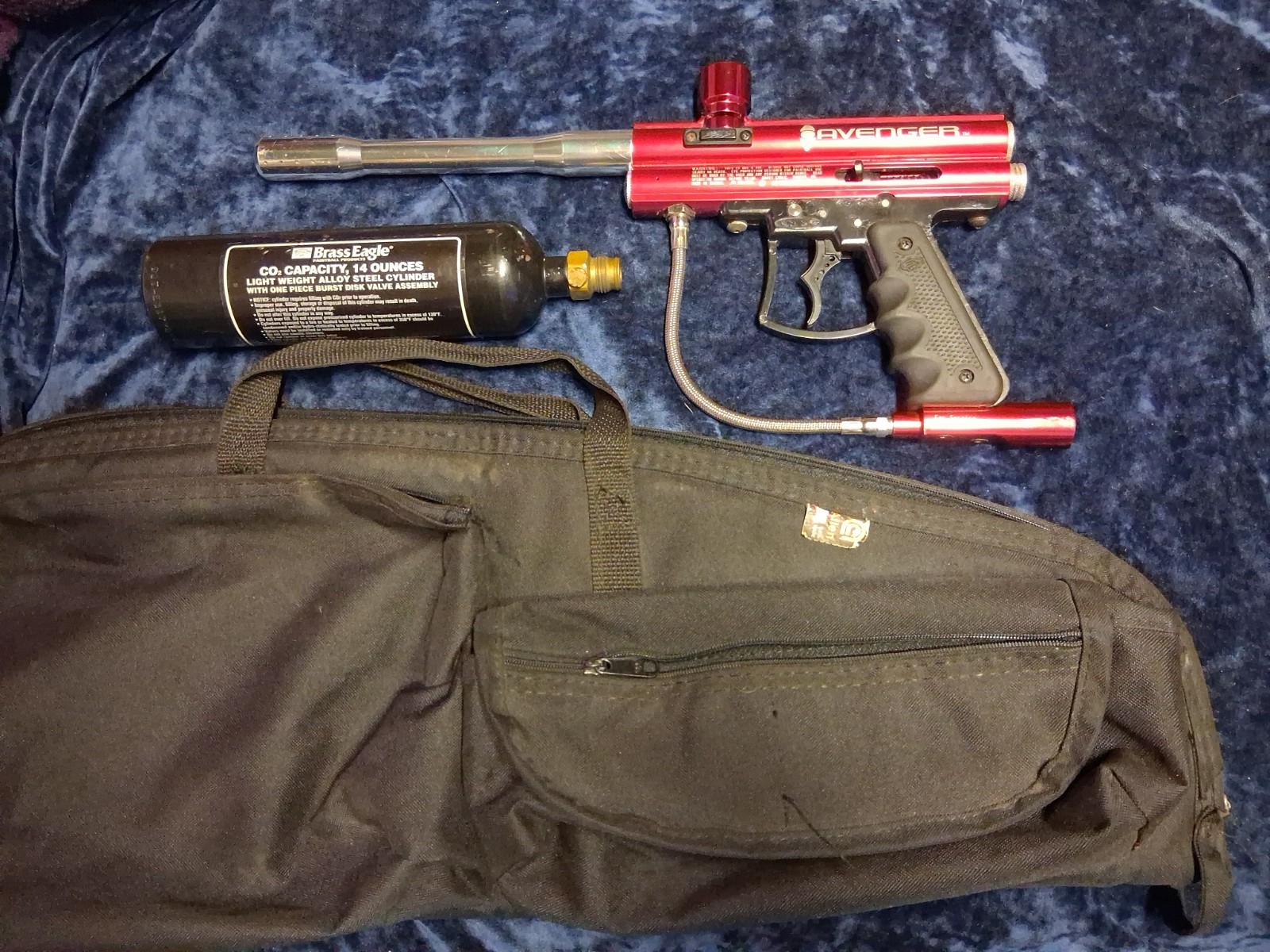 PAINTBALL GUN MARKER RED AVENGER/CO2 TANK/CARRYING BAG,